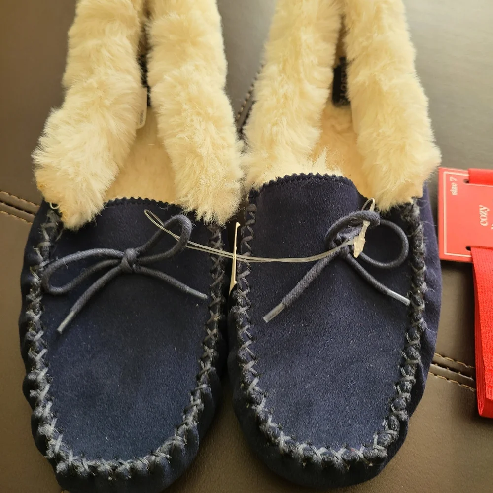 Slippers - Picture 2 of 3